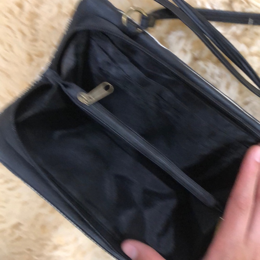 Patterned crossbody wallet - Picture 2 of 3